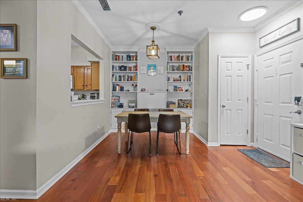 300 Yarmouth St Property Photo 3