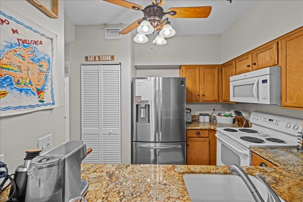 300 Yarmouth St Property Photo 4