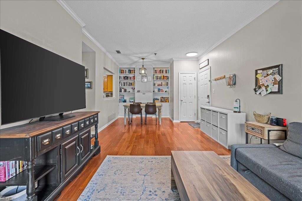 300 Yarmouth St Property Photo 16