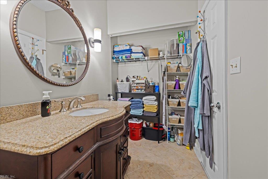 300 Yarmouth St Property Photo 33