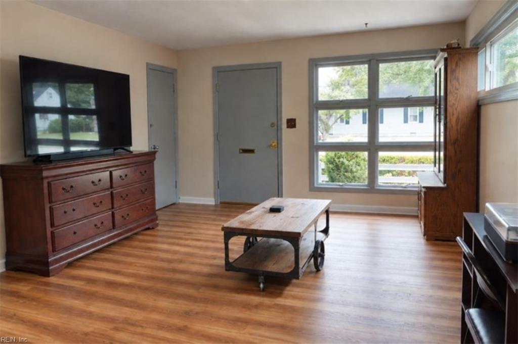 1041 Jewell Ave Property Photo 3