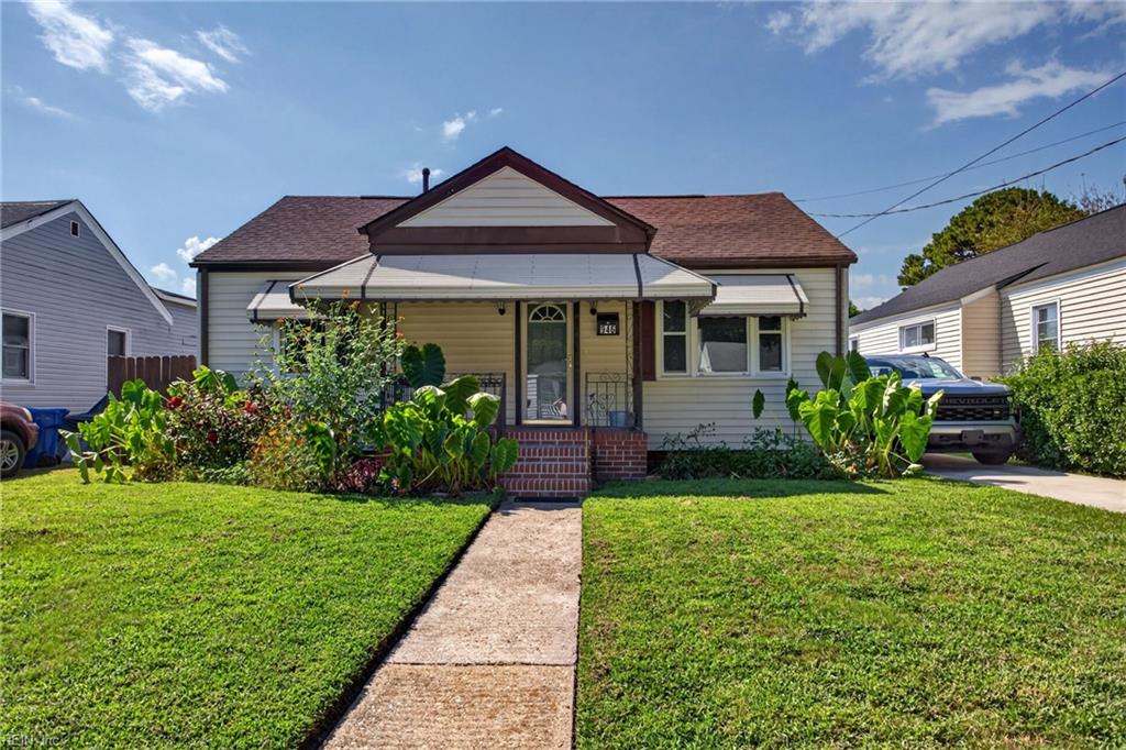 946 Douglas AVE Property Photo 1