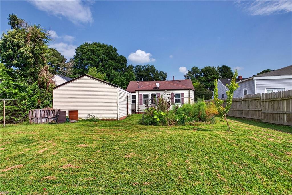 946 Douglas Ave Property Photo 24