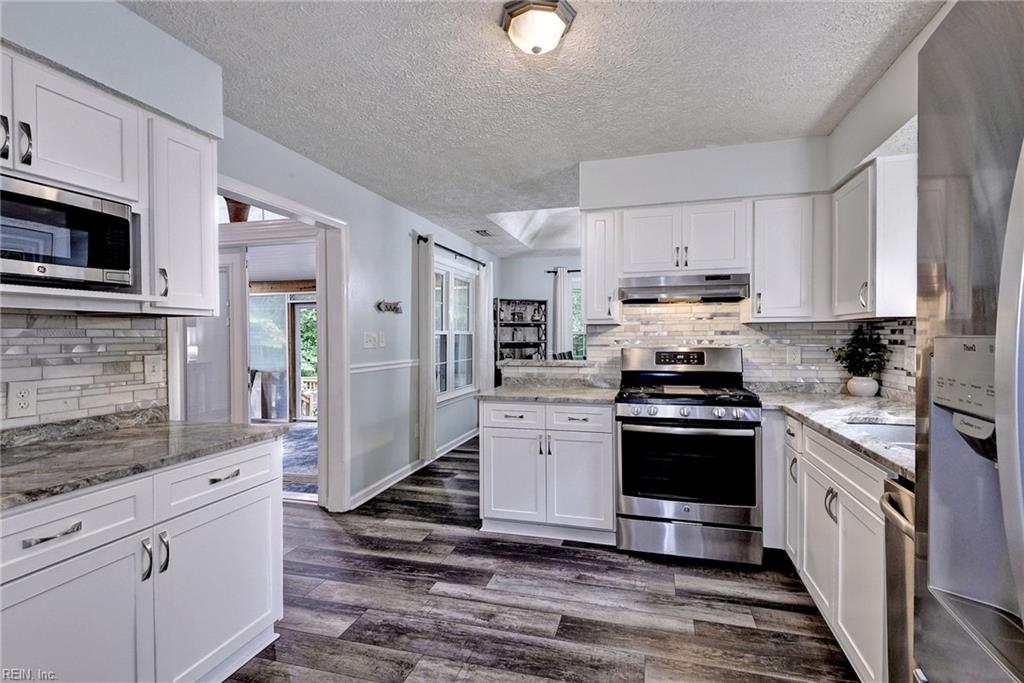 108 Candlestick Pl Property Photo 11