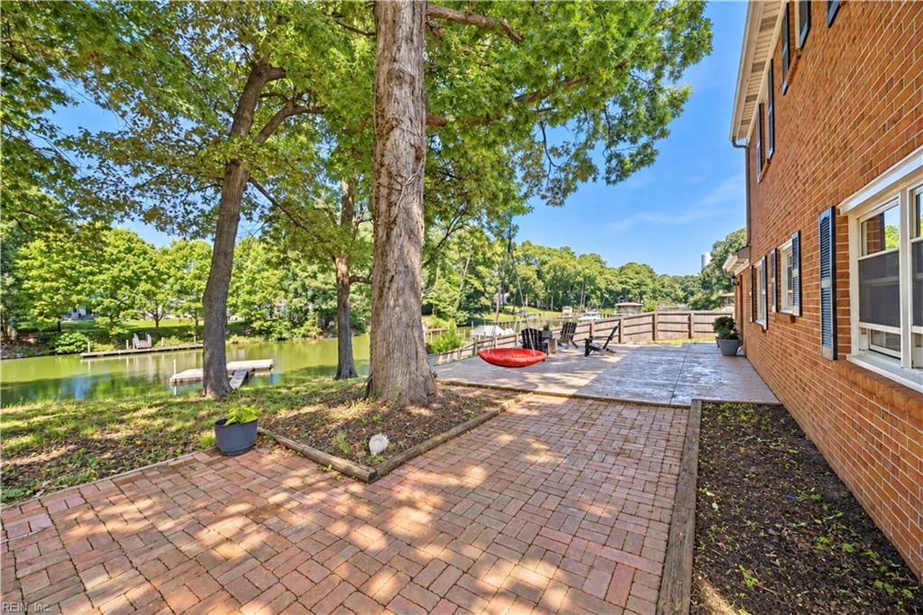 845 Saint James Dr Property Photo 4