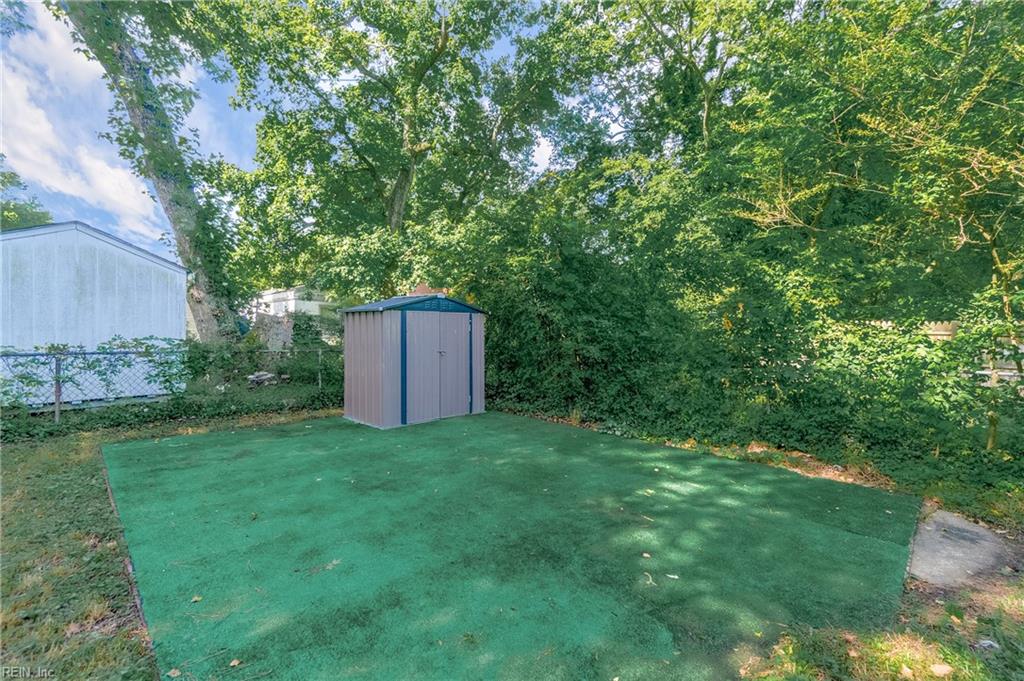 1319 W 41st St Property Photo 32