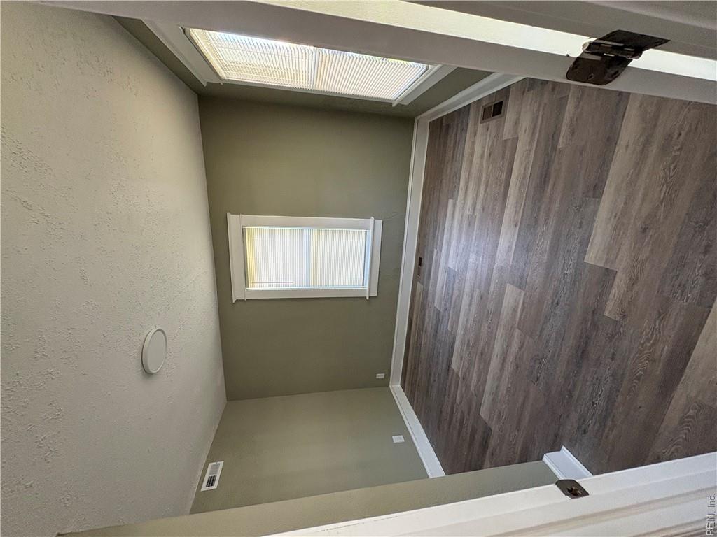 1218 27th St Property Photo 2