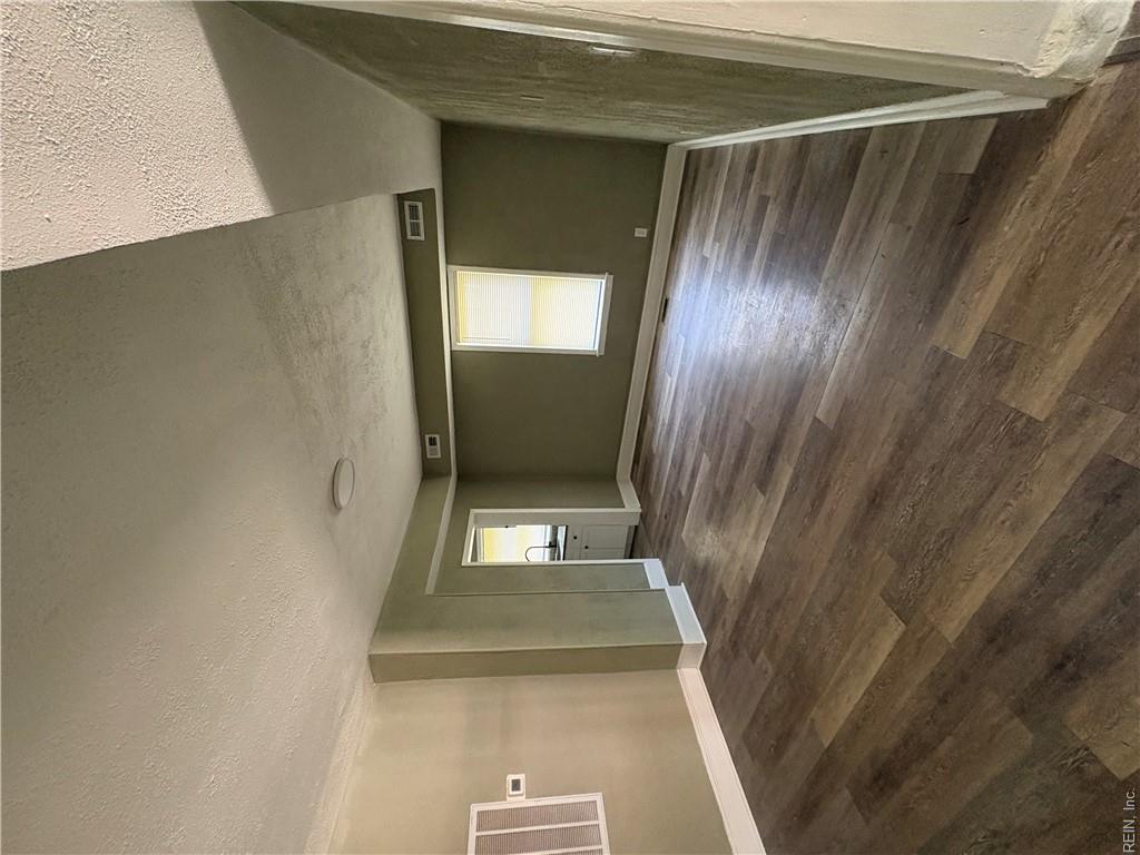 1218 27th St Property Photo 4