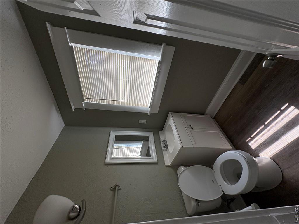 1218 27th St Property Photo 6
