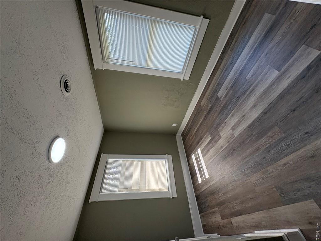 1218 27th St Property Photo 12