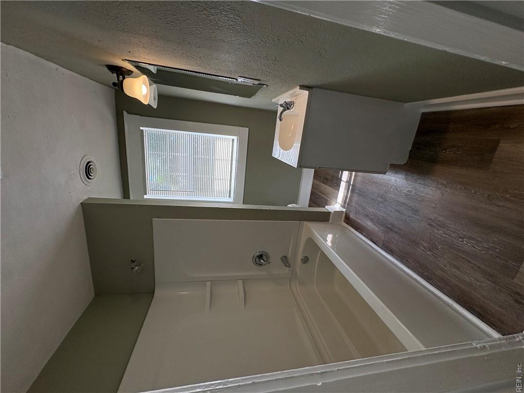 1218 27th St Property Photo 14