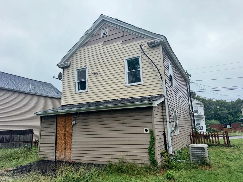 1124 30th St Property Photo 2