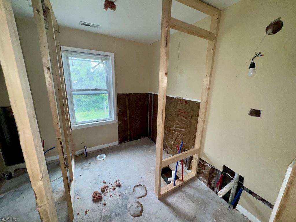 1124 30th St Property Photo 5