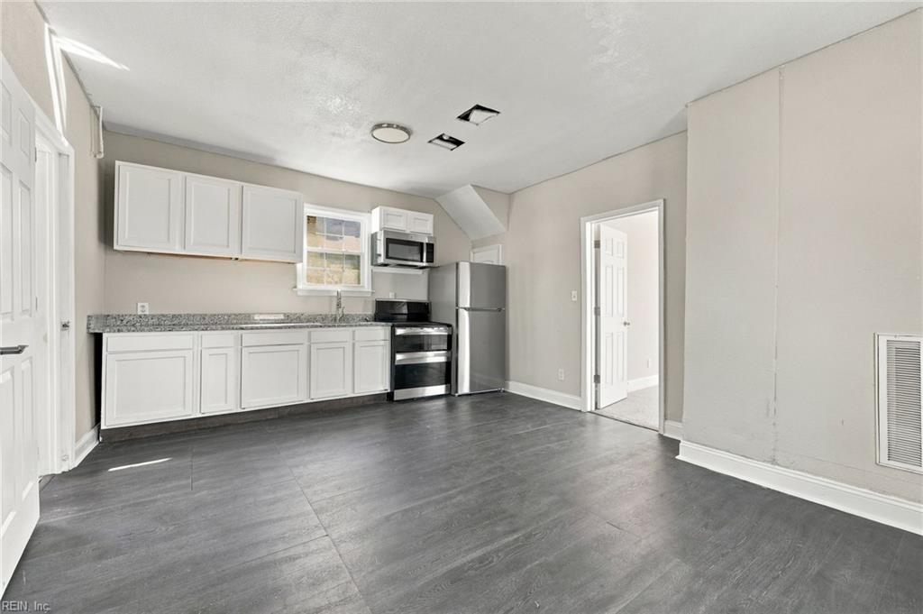 607 E Pembroke Ave Property Photo 6