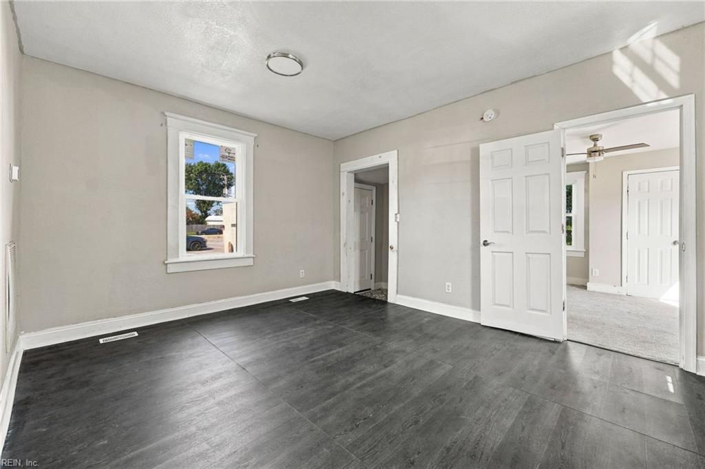 607 E Pembroke Ave Property Photo 9