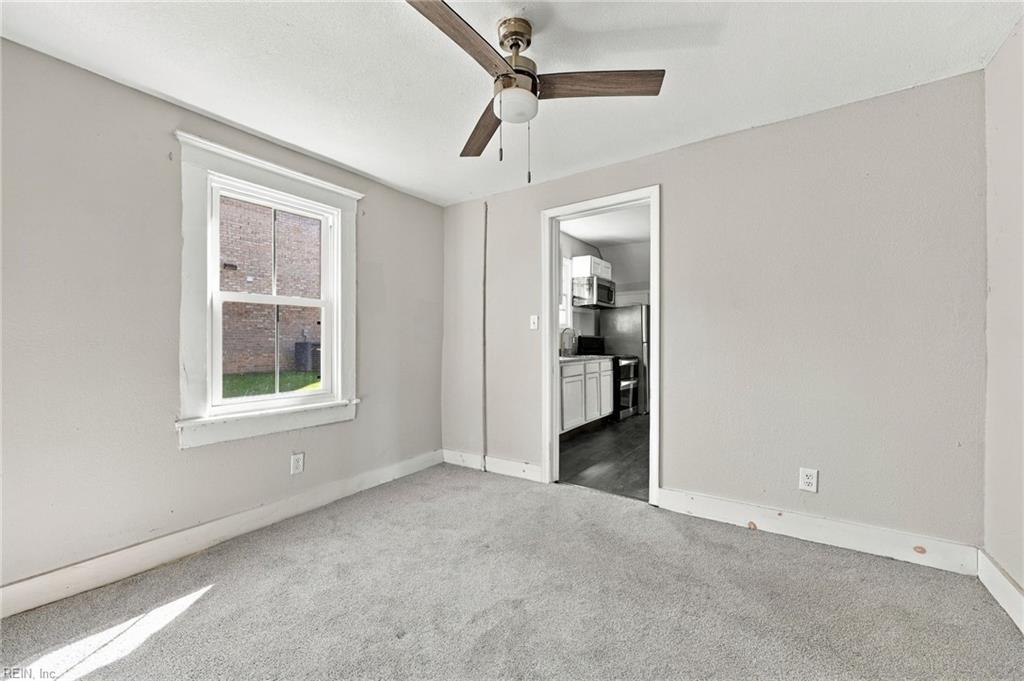 607 E Pembroke Ave Property Photo 15