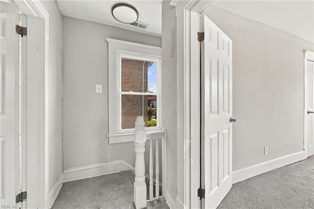 607 E Pembroke Ave Property Photo 19
