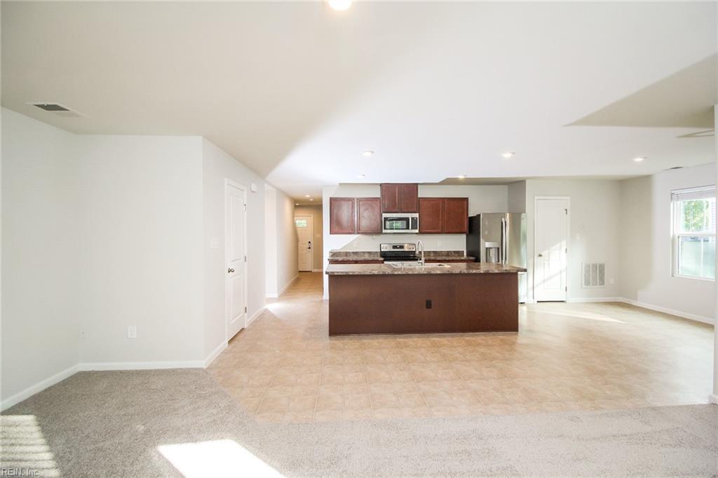 102 Pettigrew Ct Property Photo 3