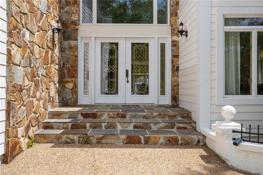 924 Enfield Chse Property Photo 2