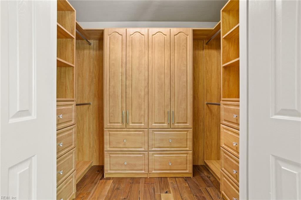924 Enfield Chse Property Photo 32