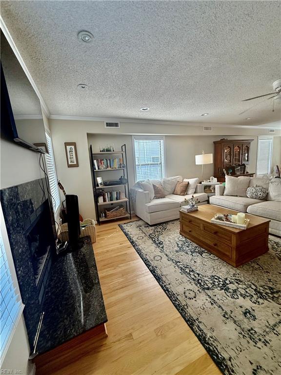 2300 Bergen Ct Property Photo 8
