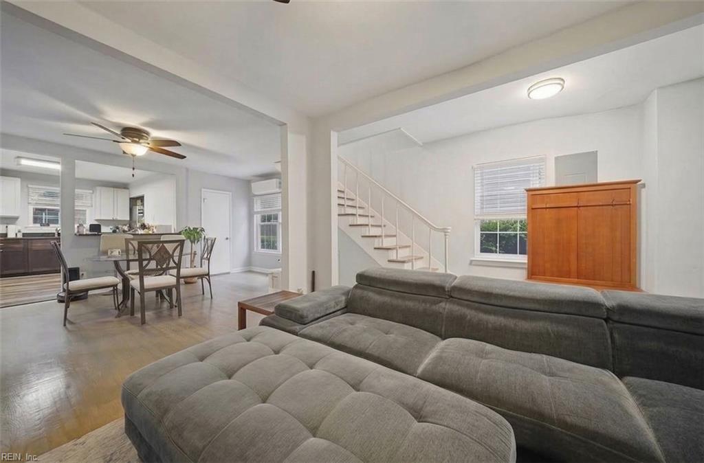1302 Cass St Property Photo 8