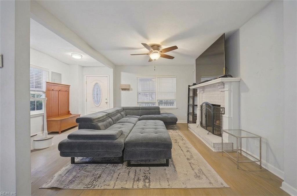 1302 Cass St Property Photo 9