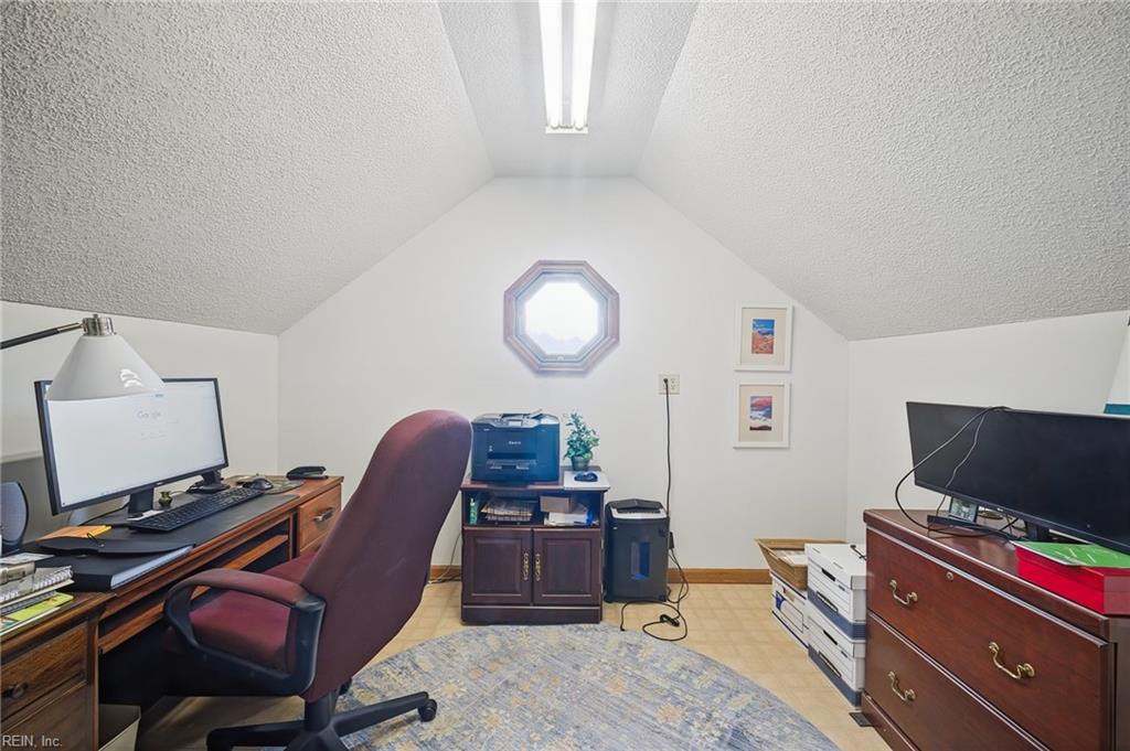 1300 Oregon Xing Property Photo 33