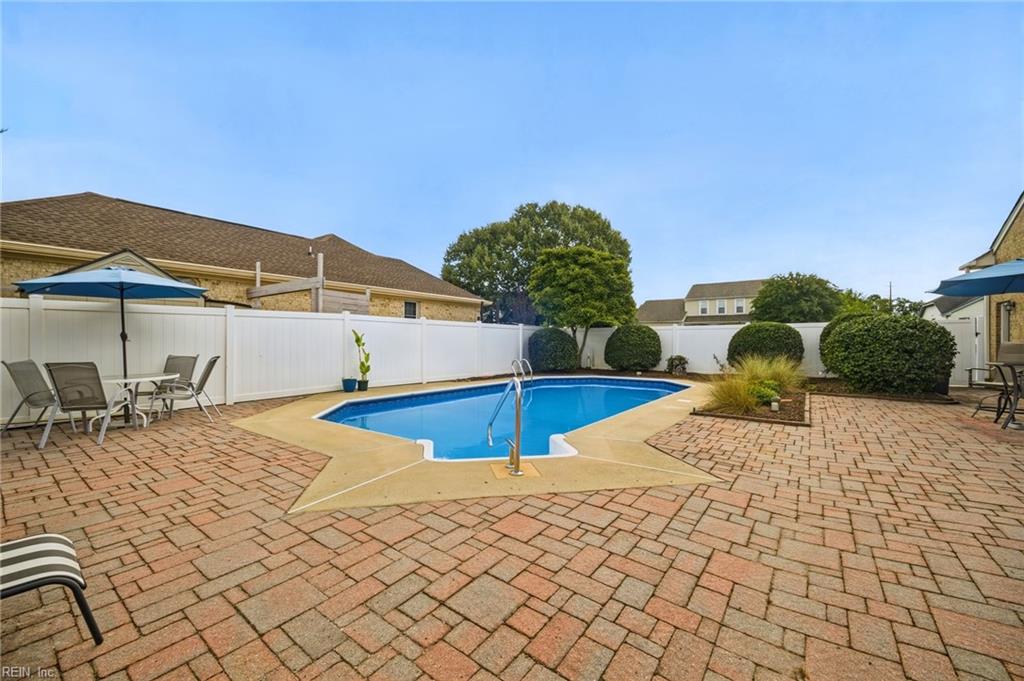 1300 Oregon Xing Property Photo 44