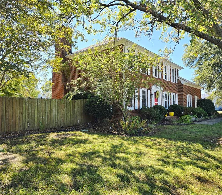 833 Kemp Meadow Dr Property Photo 3