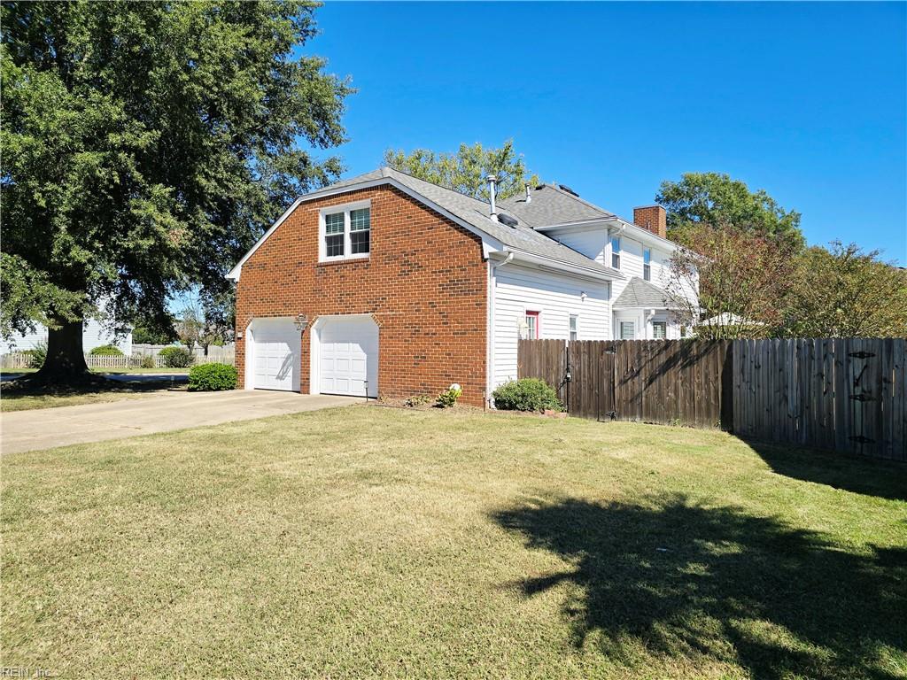 833 Kemp Meadow Dr Property Photo 5