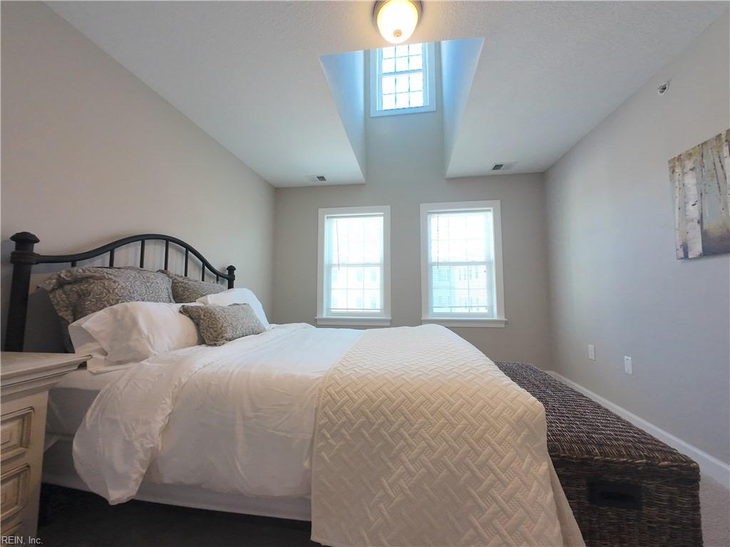 1016 Thoroughgood Way Property Photo 3