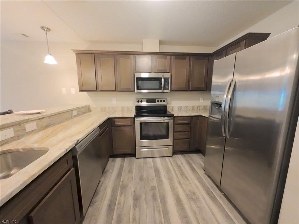 1016 Thoroughgood Way Property Photo 8
