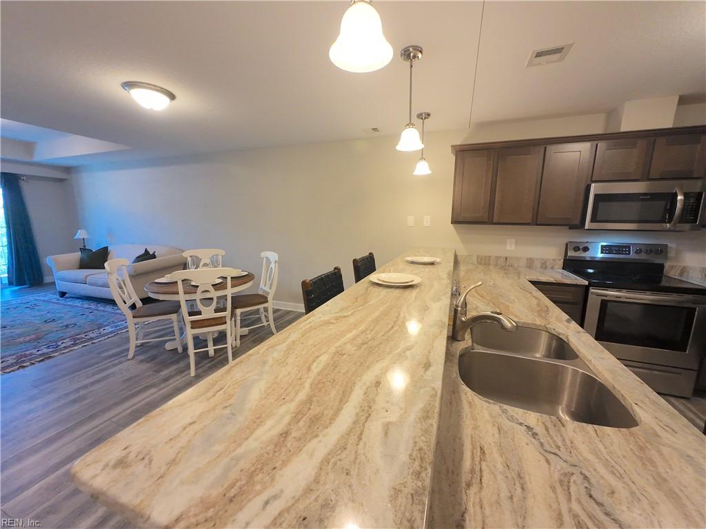 1016 Thoroughgood Way Property Photo 13