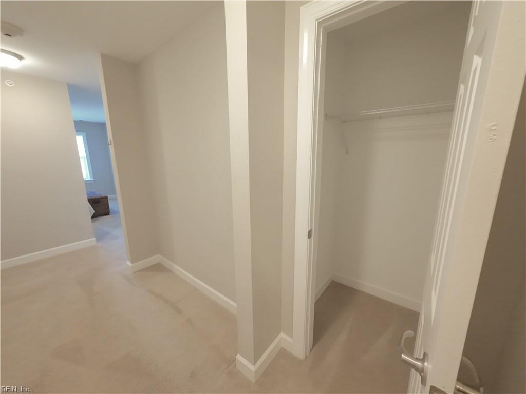 1016 Thoroughgood Way Property Photo 31