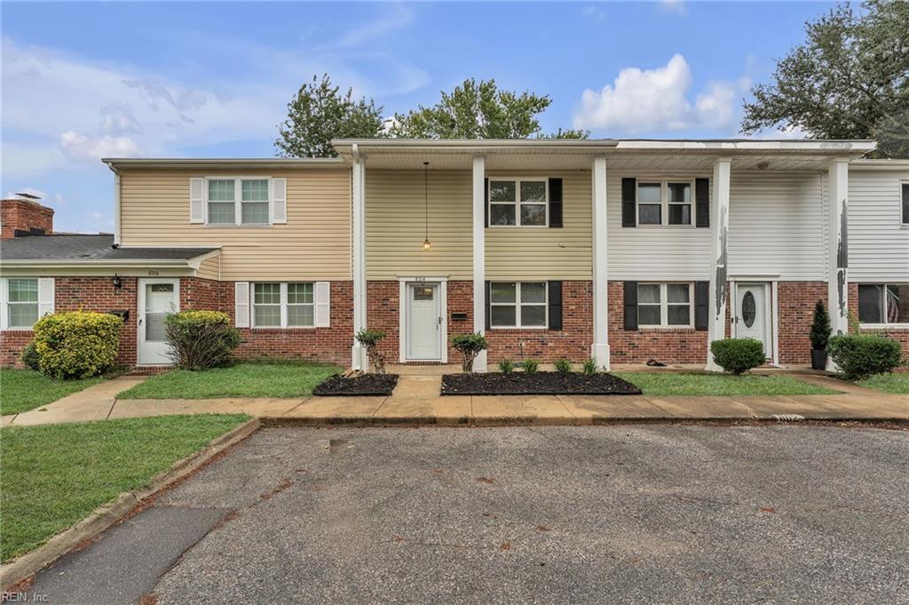 804 S Grosvenor Ct Property Photo 4
