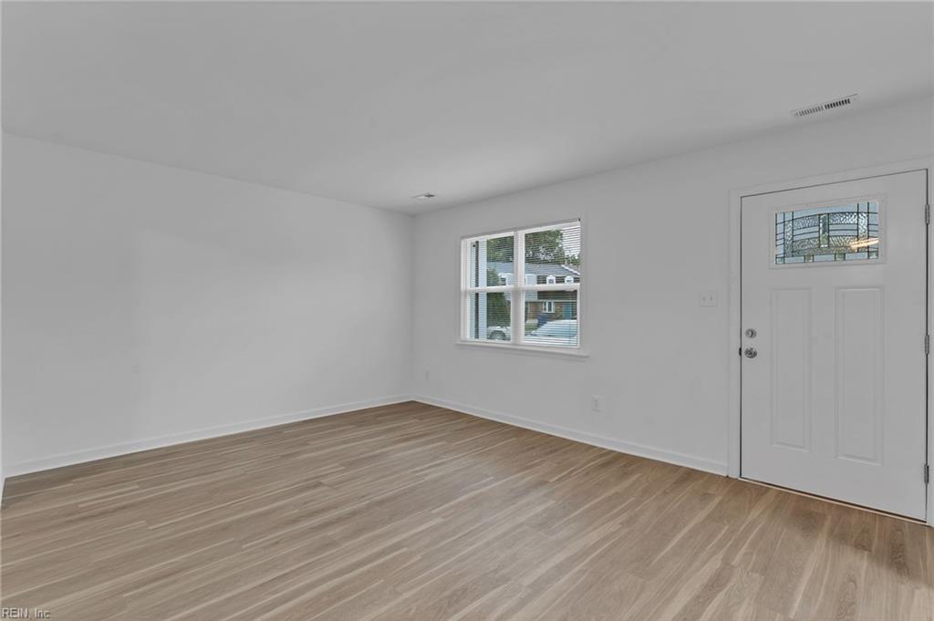 804 S Grosvenor Ct Property Photo 5