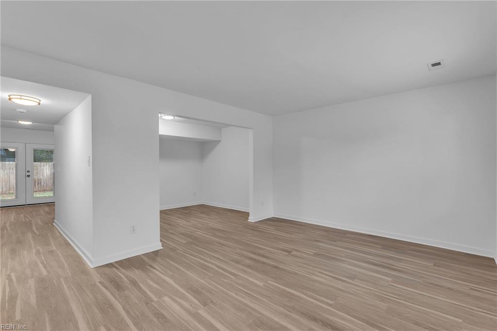 804 S Grosvenor Ct Property Photo 9