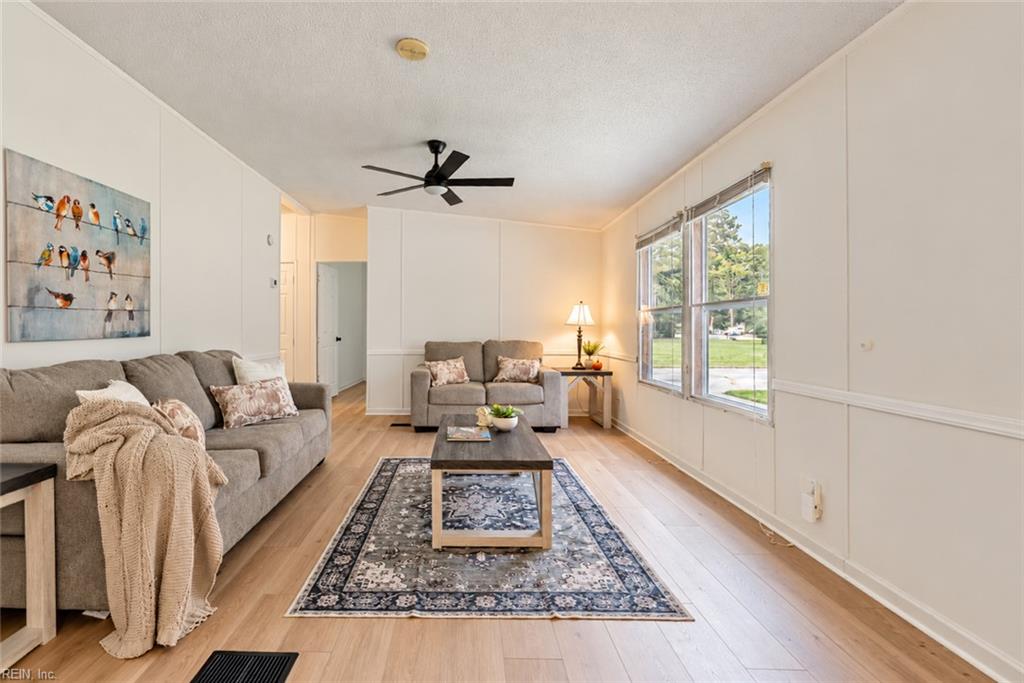 9134 Richmond Rd W Property Photo 1