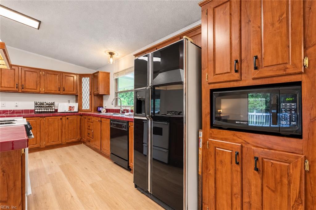 9134 Richmond Rd W Property Photo 17