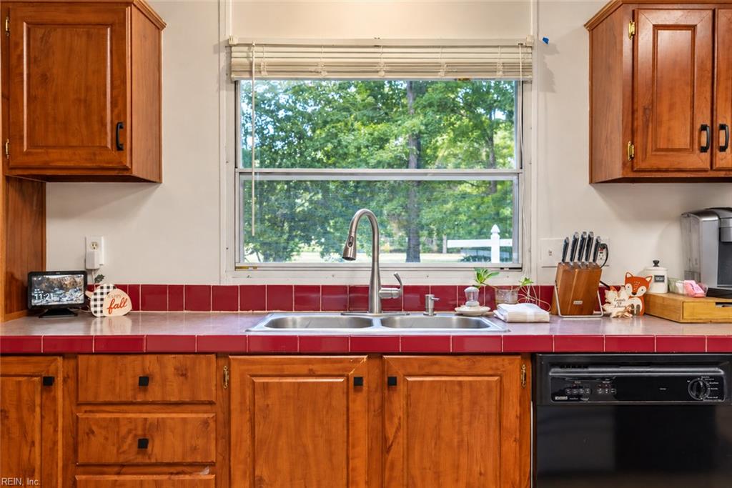 9134 Richmond Rd W Property Photo 21