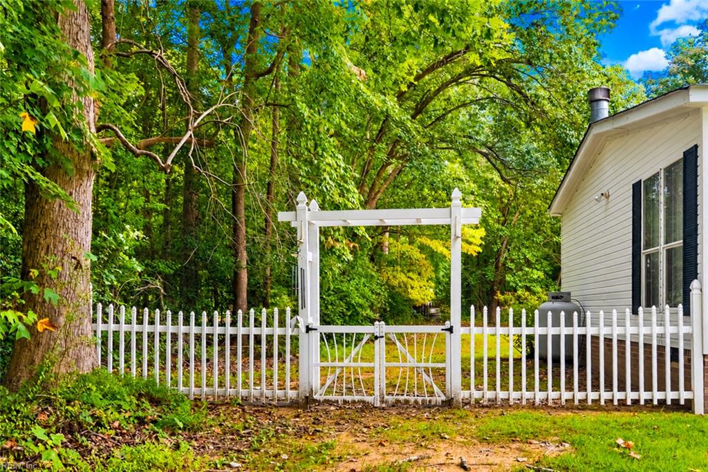 9134 Richmond Rd W Property Photo 36