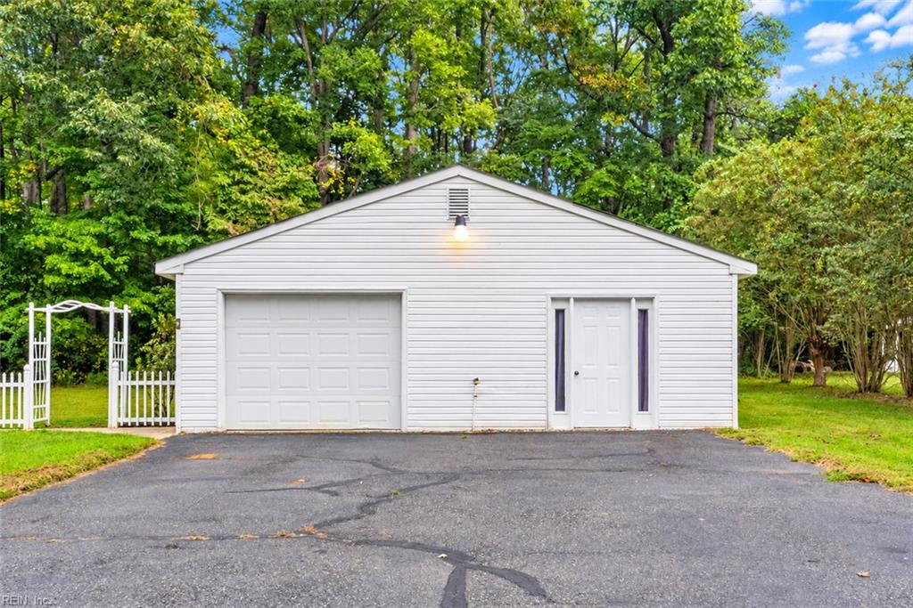 9134 Richmond Rd W Property Photo 37