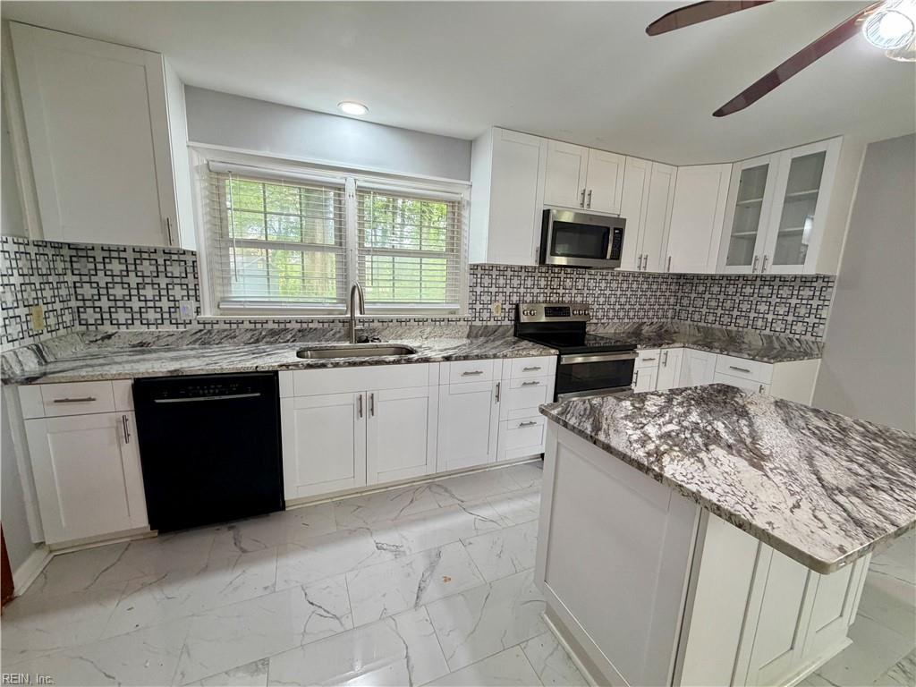 1452 E Pembroke Ave Property Photo 1
