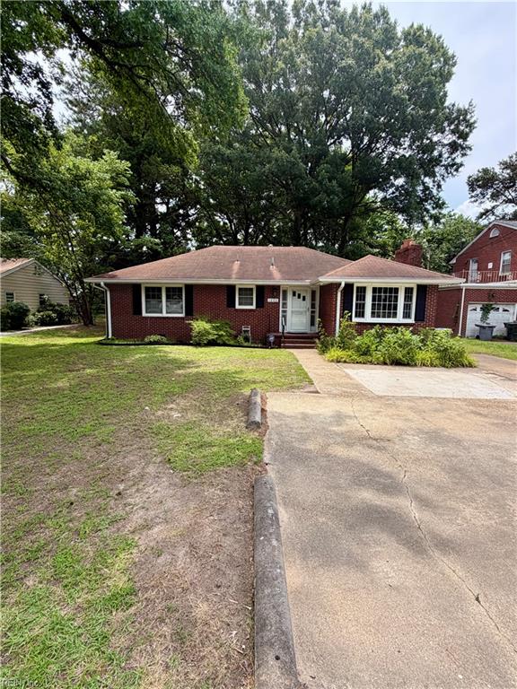 1452 E Pembroke Ave Property Photo 3