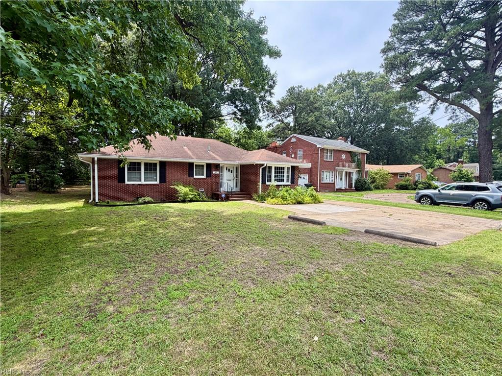 1452 E Pembroke Ave Property Photo 4