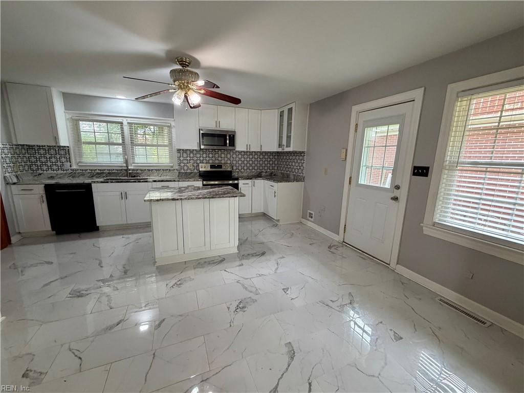 1452 E Pembroke Ave Property Photo 10
