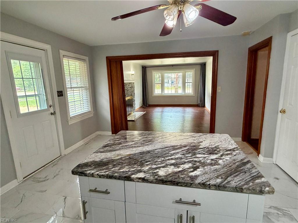1452 E Pembroke Ave Property Photo 13