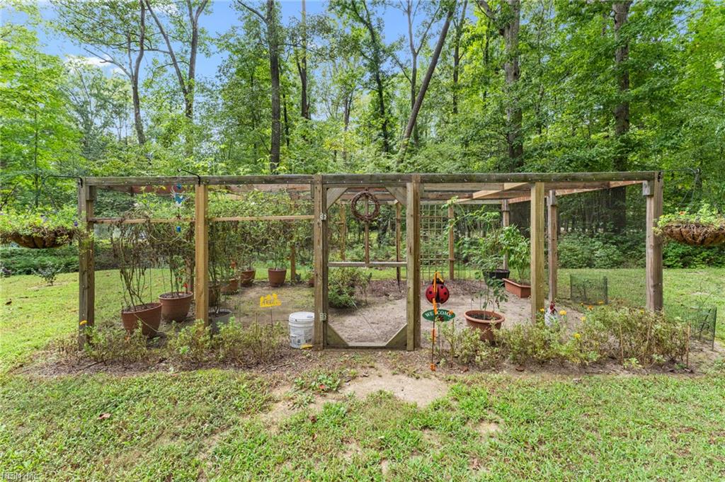 9843 Spring Branch Dr Property Photo 5