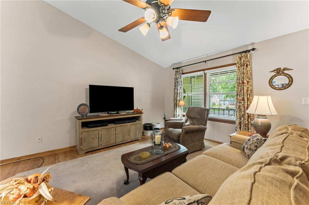 9843 Spring Branch Dr Property Photo 15